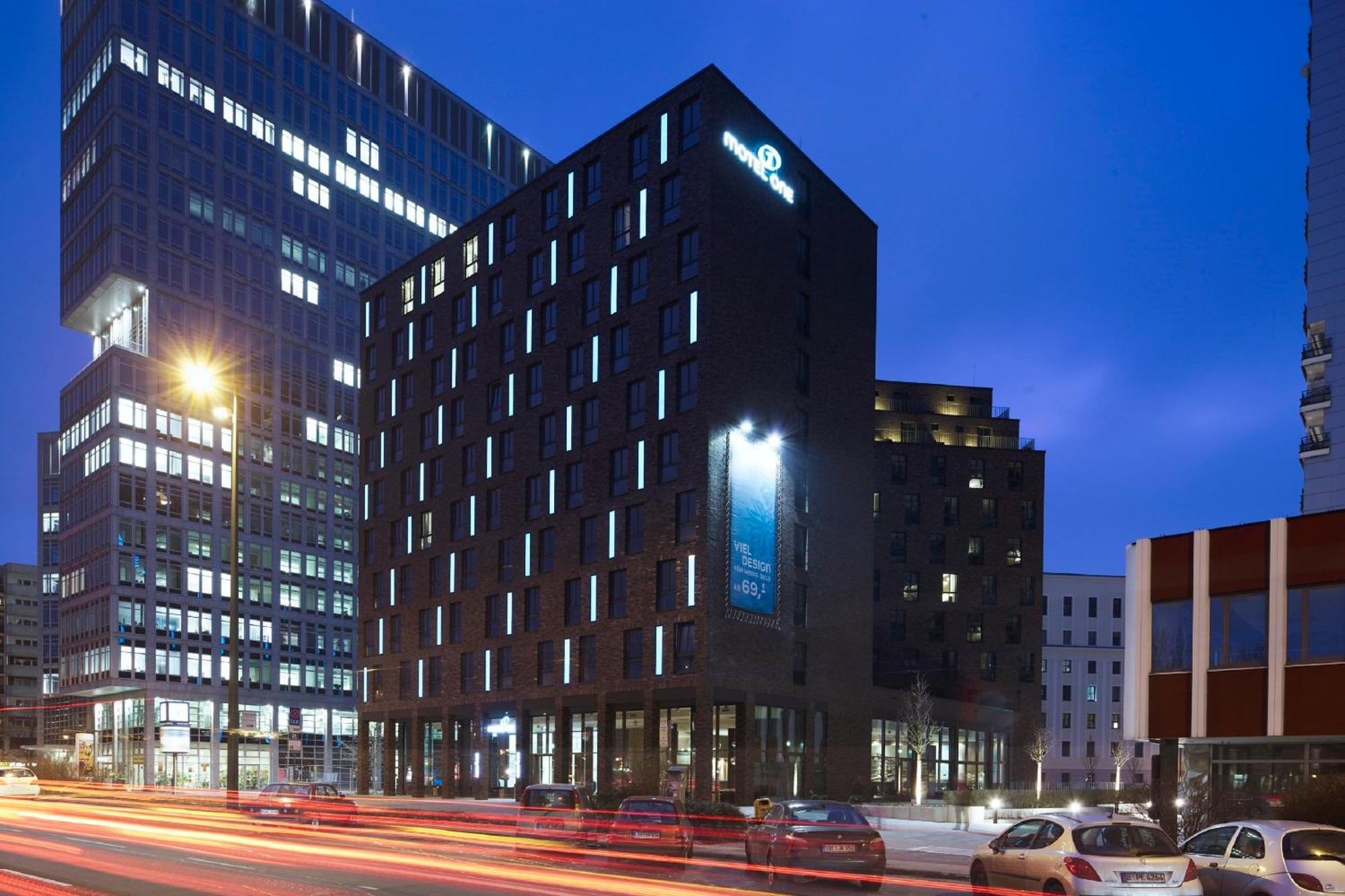 Motel One Berlin-Spittelmarkt Bagian luar foto